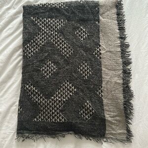 Aritzia Wilfred blanket scarf